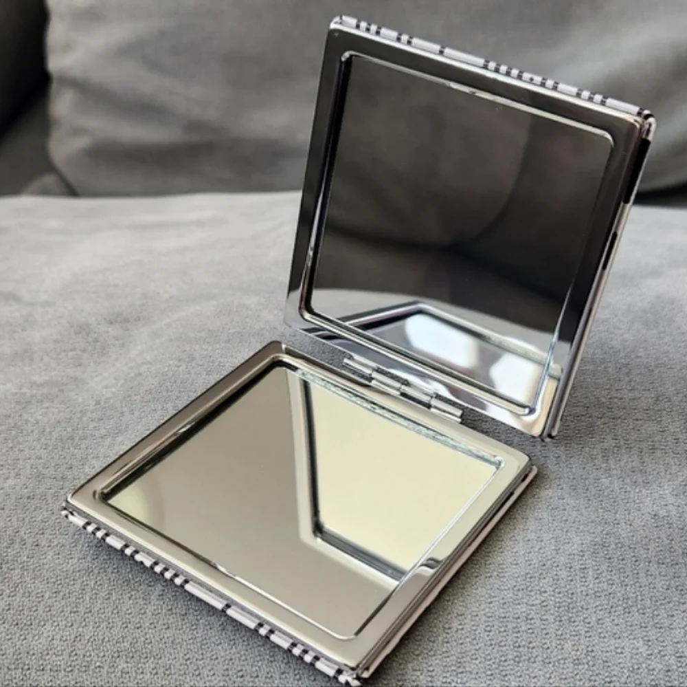 Charlotte Starr Revitalizing Eye Mask and Foldible Mirror Bundle